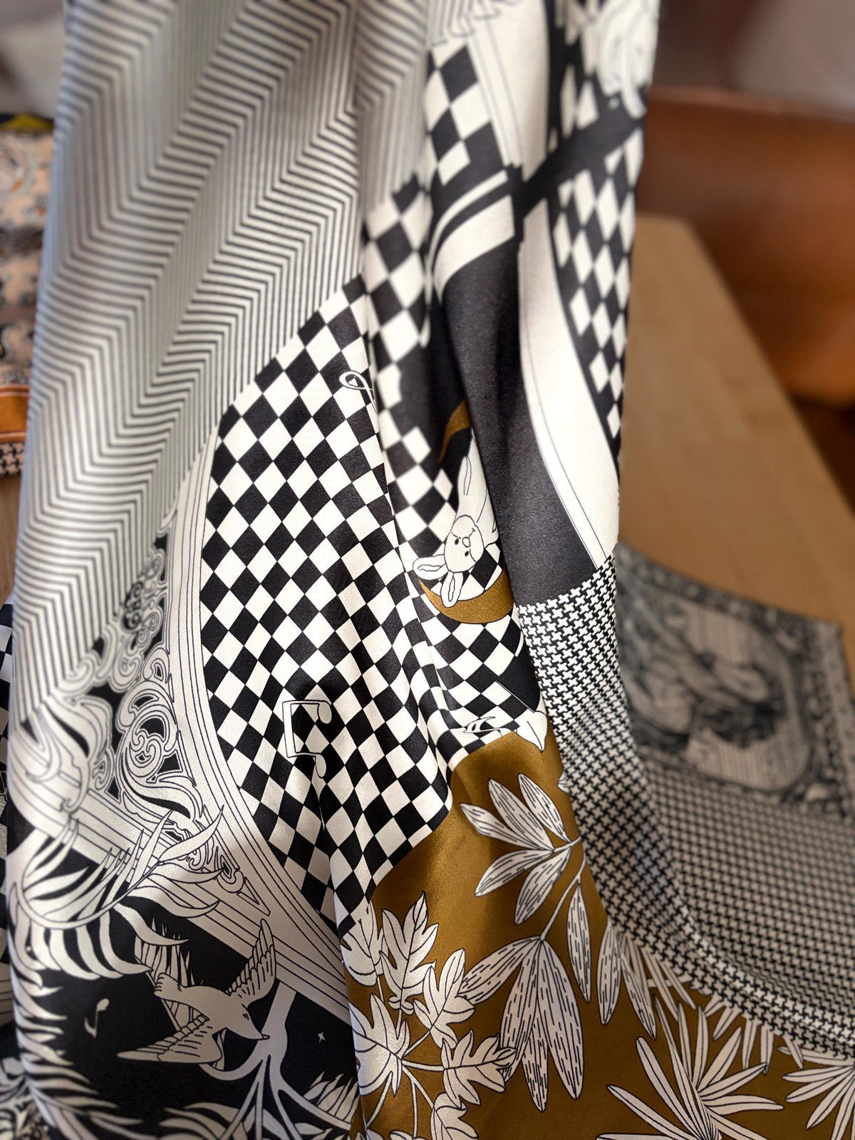 Black White Gold Patchwork — image 5
