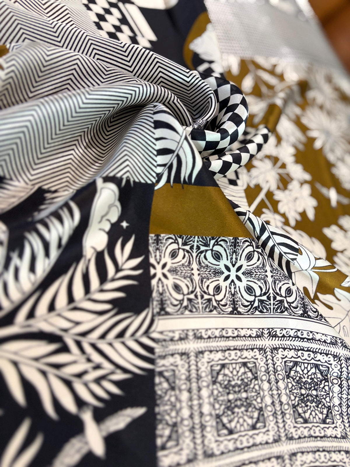 Black White Gold Patchwork — image 8
