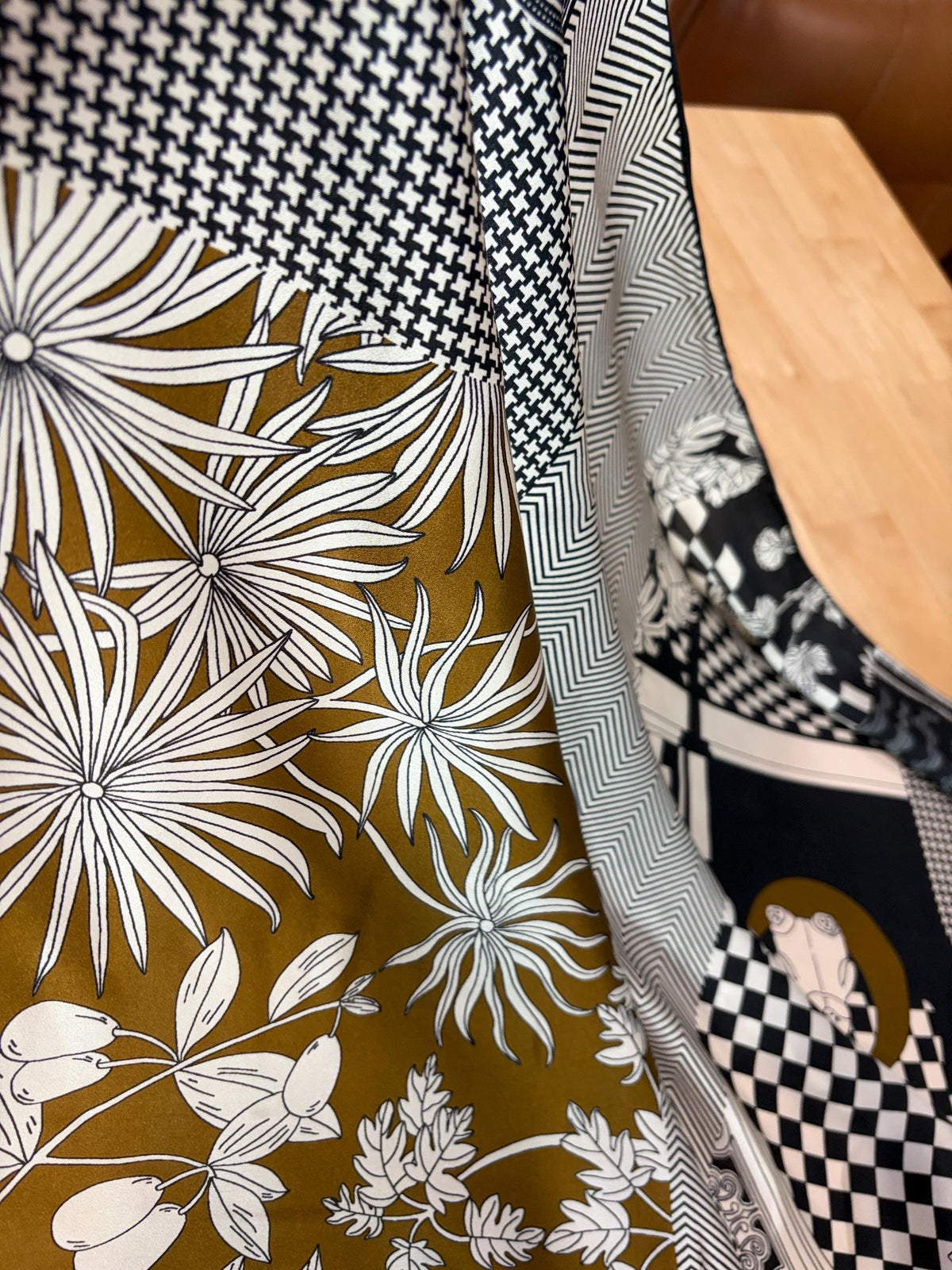 Black White Gold Patchwork — image 7